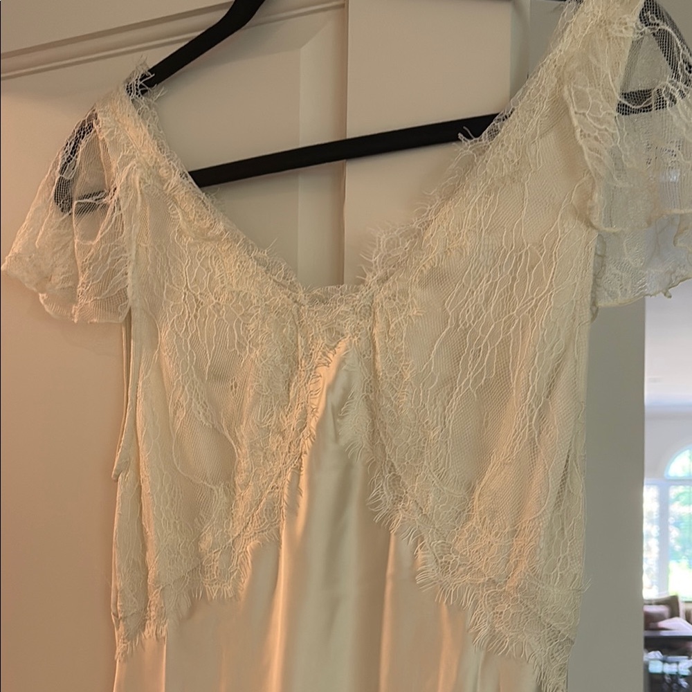 Elegant Cream Lace Sleepwear